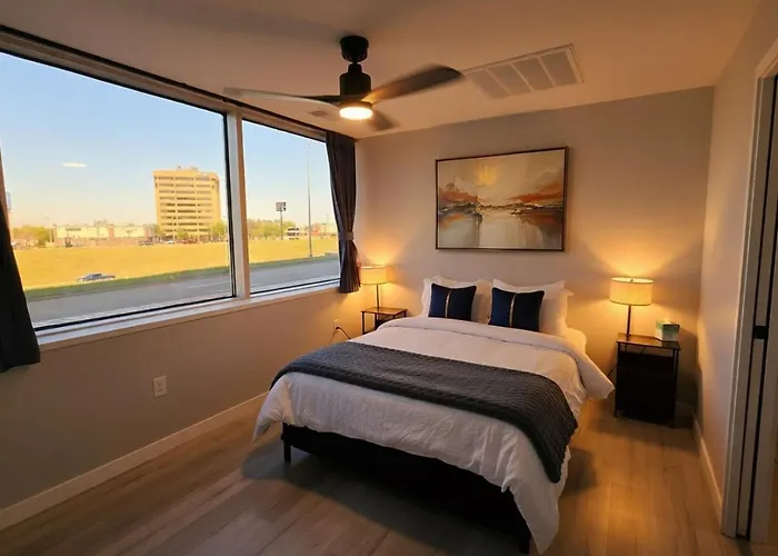 Luxury High-rise With Panoramic Views Apartment *